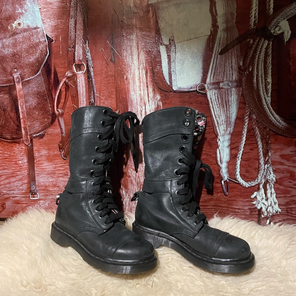 Dr Martens tall green leather boots - Picture 2 of 8